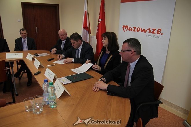 Podpisanie umowy z MZK [27.02.2013] - zdjęcie #16 - eOstroleka.pl