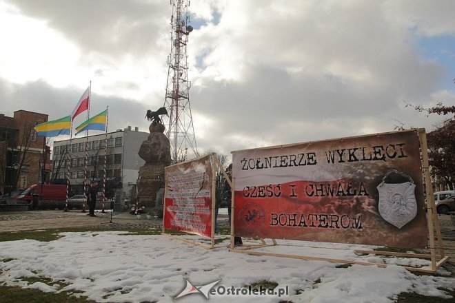 Miejskie Obchody Dnia Żołnierzy Wyklętych [01.03.2013] - zdjęcie #1 - eOstroleka.pl