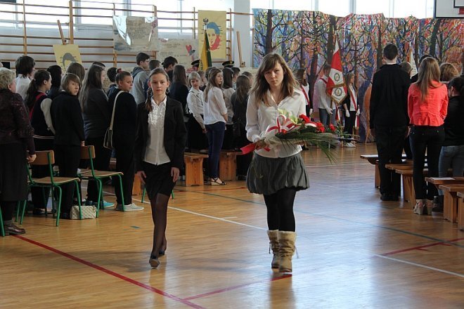 Uczniowie Gimnazjum nr 2 uczcili pamięć Inki i Żołnierzy Wyklętych [1 III 2013] - zdjęcie #23 - eOstroleka.pl