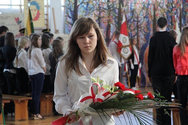 Uczniowie Gimnazjum nr 2 uczcili pamięć Inki i Żołnierzy Wyklętych [1 III 2013] - zdjęcie #24 - eOstroleka.pl
