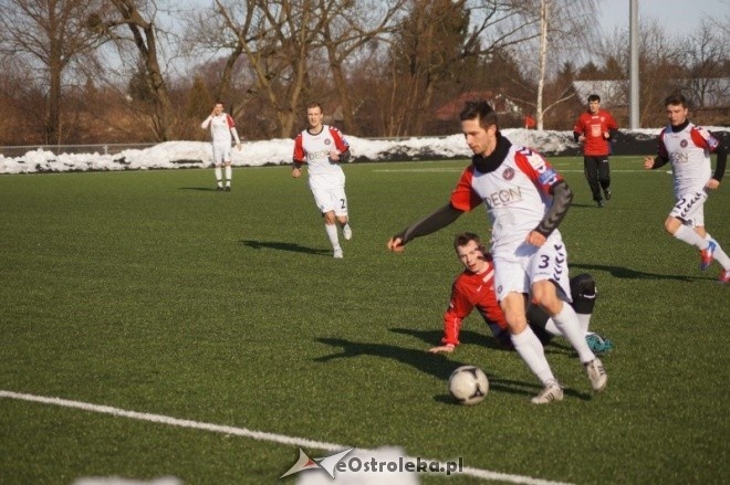 Mecz sparingowy: Narew Ostrołęka - Polonia Warszawa [2.03.2013] - zdjęcie #14 - eOstroleka.pl
