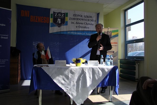 Młodzieżowe Targi Edukacji i Pracy w Ostrołęce [14 III 2013] - zdjęcie #10 - eOstroleka.pl