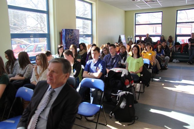 Młodzieżowe Targi Edukacji i Pracy w Ostrołęce [14 III 2013] - zdjęcie #7 - eOstroleka.pl