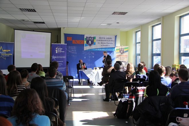Młodzieżowe Targi Edukacji i Pracy w Ostrołęce [14 III 2013] - zdjęcie #5 - eOstroleka.pl