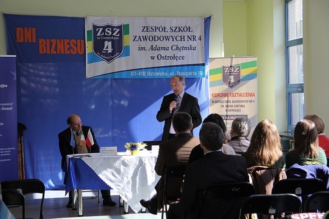 Młodzieżowe Targi Edukacji i Pracy w Ostrołęce [14 III 2013] - zdjęcie #4 - eOstroleka.pl