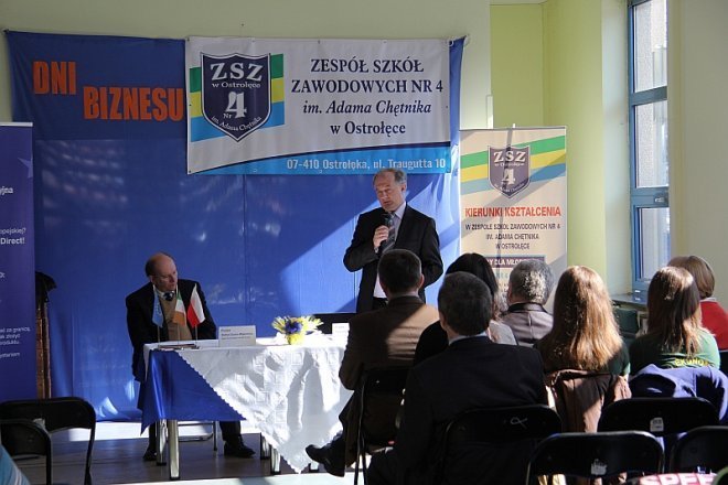 Młodzieżowe Targi Edukacji i Pracy w Ostrołęce [14 III 2013] - zdjęcie #3 - eOstroleka.pl