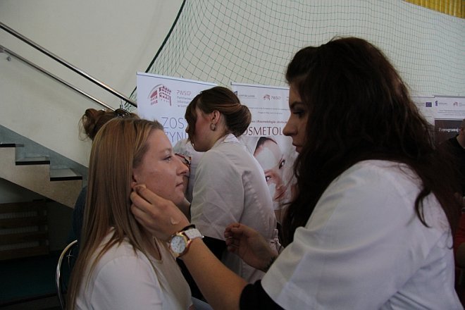 Młodzieżowe Targi Edukacji i Pracy w Ostrołęce [14 III 2013] - zdjęcie #1 - eOstroleka.pl