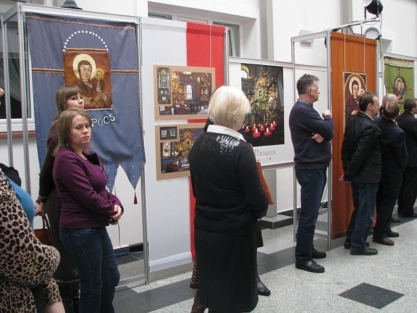 Wystawa Mariapocz– węgierska Częstochowa w Muzeum Kultury Kurpiowskiej [19 III 2013] - zdjęcie #14 - eOstroleka.pl