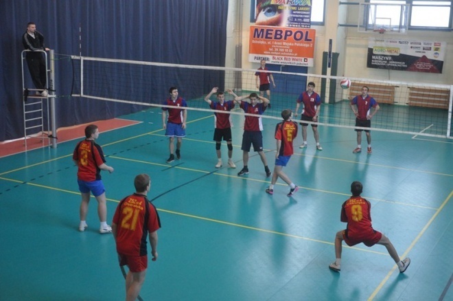 Mistrzostwa Ostrołęki szkół średnich w siatkówce (16, 20.03.2013) - zdjęcie #19 - eOstroleka.pl
