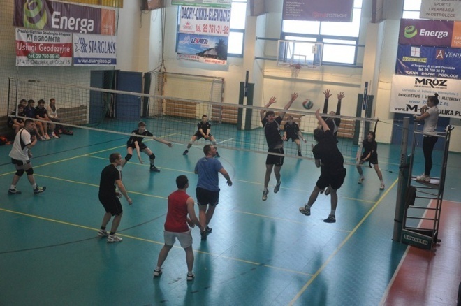 Mistrzostwa Ostrołęki szkół średnich w siatkówce (16, 20.03.2013) - zdjęcie #9 - eOstroleka.pl