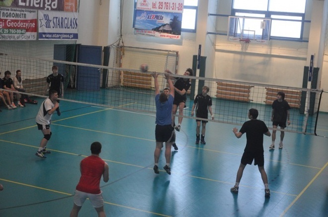Mistrzostwa Ostrołęki szkół średnich w siatkówce (16, 20.03.2013) - zdjęcie #8 - eOstroleka.pl