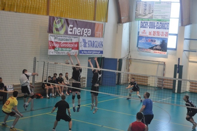 Mistrzostwa Ostrołęki szkół średnich w siatkówce (16, 20.03.2013) - zdjęcie #7 - eOstroleka.pl
