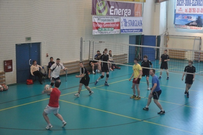 Mistrzostwa Ostrołęki szkół średnich w siatkówce (16, 20.03.2013) - zdjęcie #4 - eOstroleka.pl