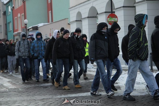 Marsz upamiętniający 150 rocznicę wybuchu Powstania Styczniowego [22.03.2013] - zdjęcie #9 - eOstroleka.pl