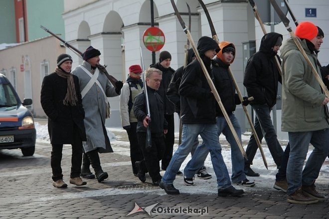 Marsz upamiętniający 150 rocznicę wybuchu Powstania Styczniowego [22.03.2013] - zdjęcie #1 - eOstroleka.pl