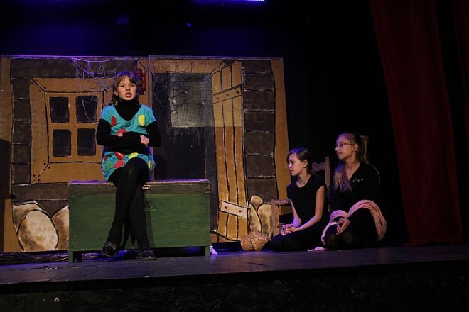 Poranek teatralny w klubie Oczko [25 III 2012] - zdjęcie #28 - eOstroleka.pl