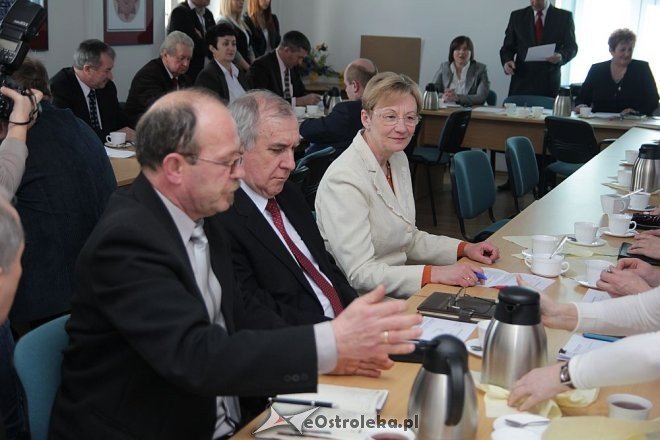 XXX sesja Rady Powiatu Ostrołęckiego [27.03.2013] - zdjęcie #4 - eOstroleka.pl