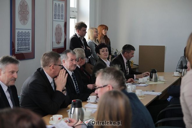 XXX sesja Rady Powiatu Ostrołęckiego [27.03.2013] - zdjęcie #7 - eOstroleka.pl