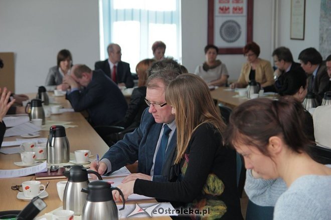 XXX sesja Rady Powiatu Ostrołęckiego [27.03.2013] - zdjęcie #28 - eOstroleka.pl
