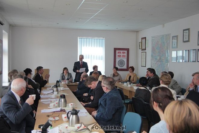 XXX sesja Rady Powiatu Ostrołęckiego [27.03.2013] - zdjęcie #14 - eOstroleka.pl