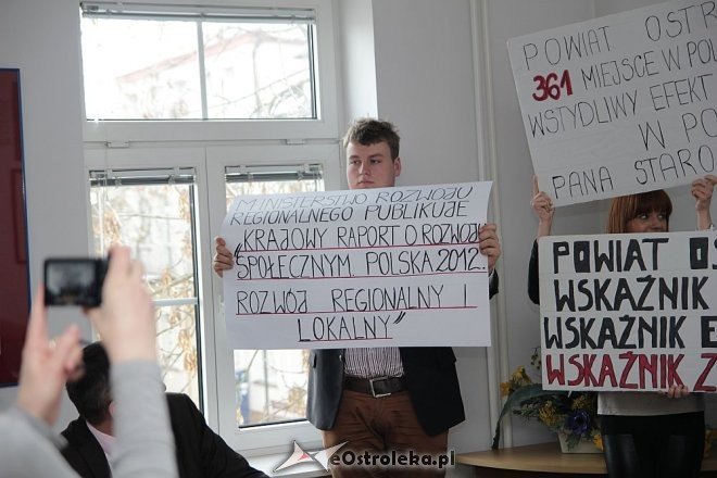 XXX sesja Rady Powiatu Ostrołęckiego [27.03.2013] - zdjęcie #11 - eOstroleka.pl