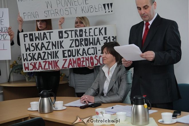 XXX sesja Rady Powiatu Ostrołęckiego [27.03.2013] - zdjęcie #7 - eOstroleka.pl