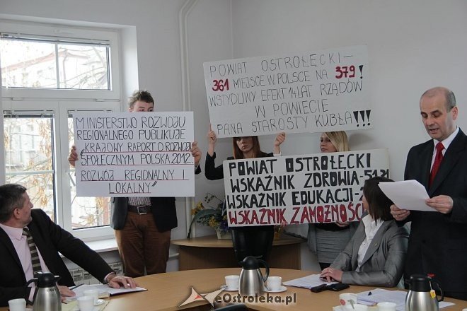 XXX sesja Rady Powiatu Ostrołęckiego [27.03.2013] - zdjęcie #6 - eOstroleka.pl