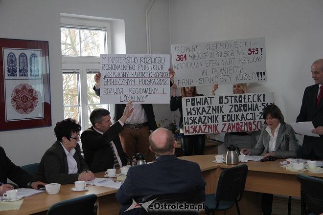 XXX sesja Rady Powiatu Ostrołęckiego [27.03.2013] - zdjęcie #5 - eOstroleka.pl