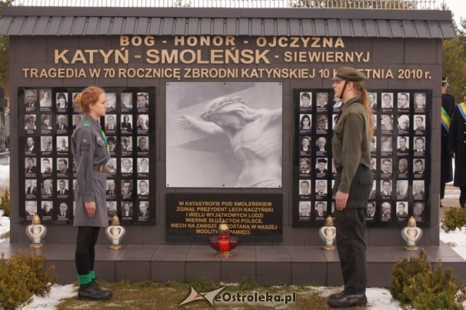 Miejskie obchody zbrodni katyńskiej i katastrofy w Smoleńsku [06.04.2013] - zdjęcie #27 - eOstroleka.pl