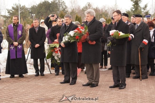 Miejskie obchody zbrodni katyńskiej i katastrofy w Smoleńsku [06.04.2013] - zdjęcie #22 - eOstroleka.pl