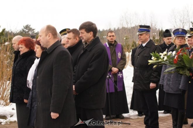 Miejskie obchody zbrodni katyńskiej i katastrofy w Smoleńsku [06.04.2013] - zdjęcie #11 - eOstroleka.pl