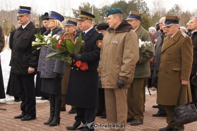 Miejskie obchody zbrodni katyńskiej i katastrofy w Smoleńsku [06.04.2013] - zdjęcie #9 - eOstroleka.pl