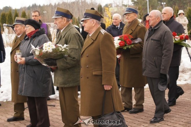 Miejskie obchody zbrodni katyńskiej i katastrofy w Smoleńsku [06.04.2013] - zdjęcie #7 - eOstroleka.pl