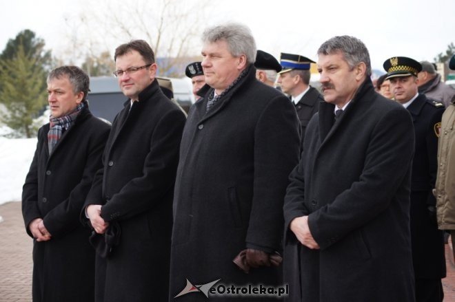 Miejskie obchody zbrodni katyńskiej i katastrofy w Smoleńsku [06.04.2013] - zdjęcie #3 - eOstroleka.pl