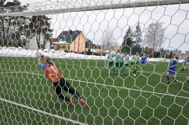 Liga okręgowa: Korona HiD Ostrołęka - Makowianka Maków Mazowiecki (06.04.2013) - zdjęcie #15 - eOstroleka.pl
