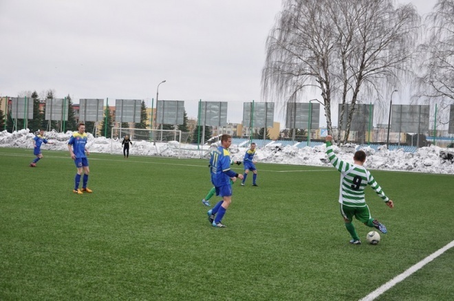 Liga okręgowa: Korona HiD Ostrołęka - Makowianka Maków Mazowiecki (06.04.2013) - zdjęcie #3 - eOstroleka.pl