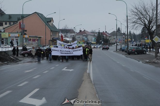 Marsz dla Życia i Rodziny [08.04.2013] - zdjęcie #35 - eOstroleka.pl