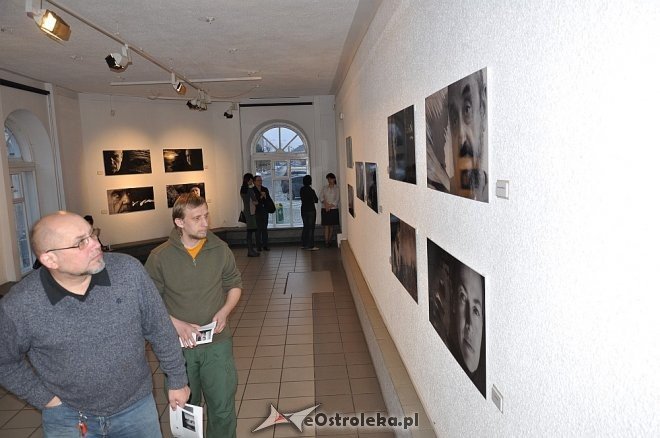 Wernisaż wystawy Mariusza Wideryńskiego [11.04.2013] - zdjęcie #27 - eOstroleka.pl