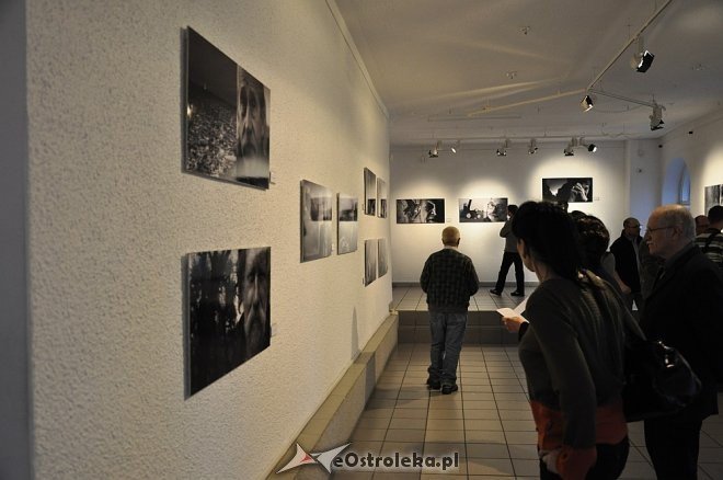 Wernisaż wystawy Mariusza Wideryńskiego [11.04.2013] - zdjęcie #33 - eOstroleka.pl
