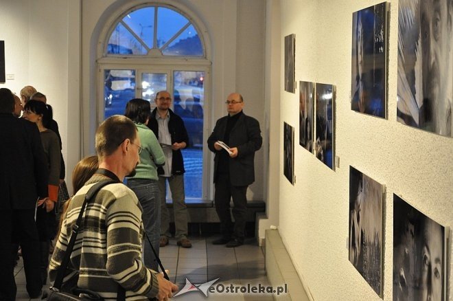 Wernisaż wystawy Mariusza Wideryńskiego [11.04.2013] - zdjęcie #48 - eOstroleka.pl