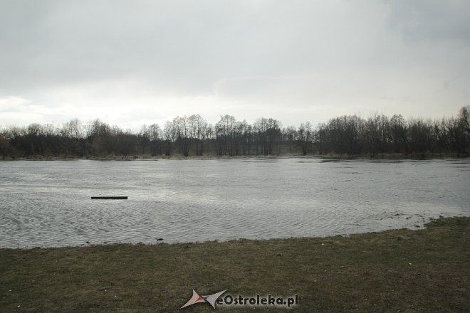 Poziom wód ostrołęckich rzek [13.04.2013] - zdjęcie #23 - eOstroleka.pl