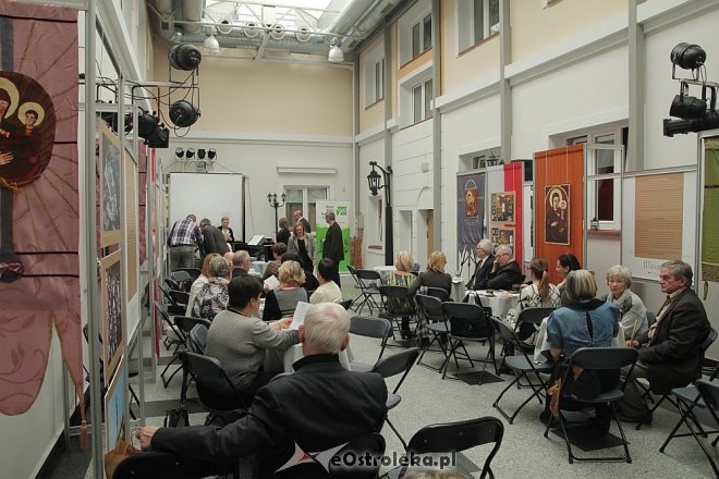 Finisaż wystawy Gloria Vicits [14.04.2013] - zdjęcie #32 - eOstroleka.pl