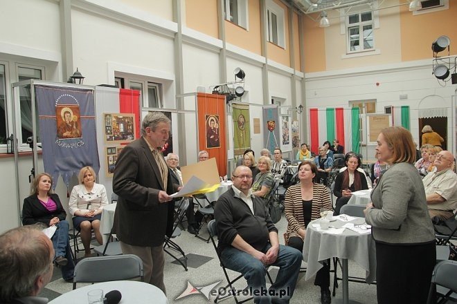 Finisaż wystawy Gloria Vicits [14.04.2013] - zdjęcie #5 - eOstroleka.pl