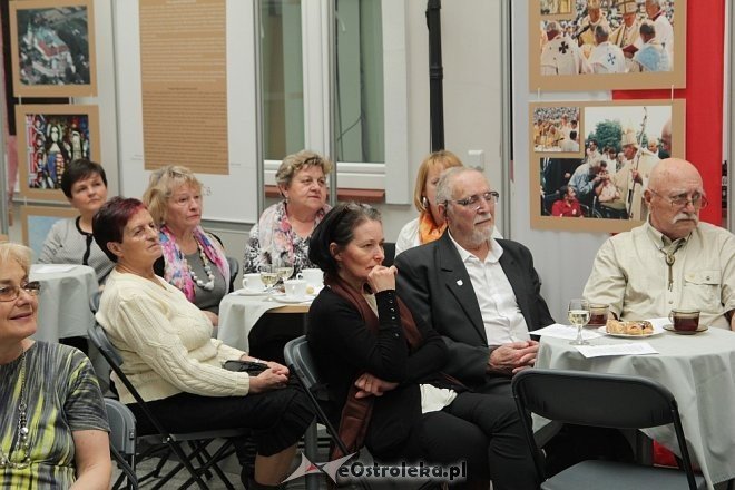 Finisaż wystawy Gloria Vicits [14.04.2013] - zdjęcie #1 - eOstroleka.pl