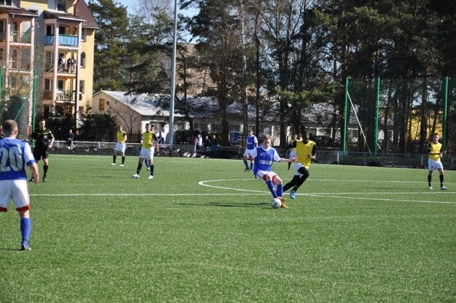 IV liga: Narew Ostrołęka - Huragan Wołomin (21.04.2013) - zdjęcie #25 - eOstroleka.pl