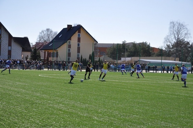 IV liga: Narew Ostrołęka - Huragan Wołomin (21.04.2013) - zdjęcie #24 - eOstroleka.pl
