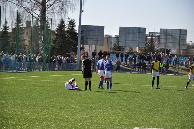 IV liga: Narew Ostrołęka - Huragan Wołomin (21.04.2013) - zdjęcie #12 - eOstroleka.pl