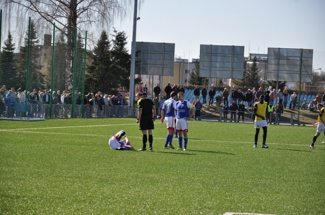 IV liga: Narew Ostrołęka - Huragan Wołomin (21.04.2013) - zdjęcie #21 - eOstroleka.pl