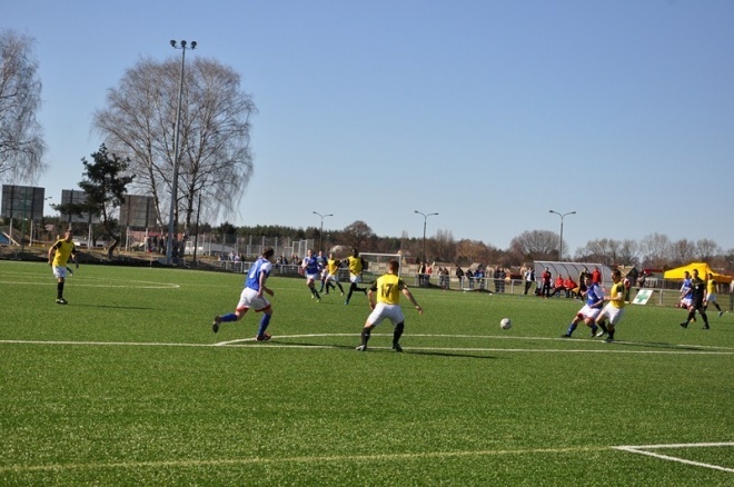 IV liga: Narew Ostrołęka - Huragan Wołomin (21.04.2013) - zdjęcie #19 - eOstroleka.pl