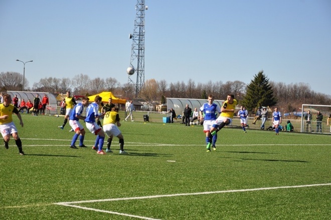 IV liga: Narew Ostrołęka - Huragan Wołomin (21.04.2013) - zdjęcie #18 - eOstroleka.pl